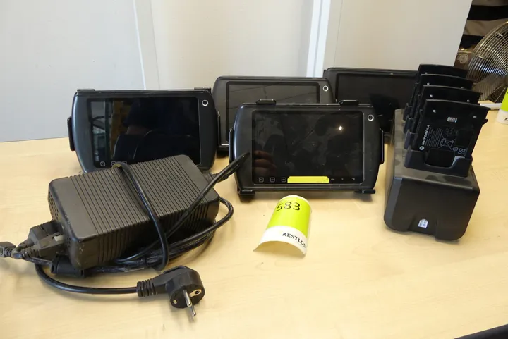 4x Handheld-Computer mit Mehrfach-Ladestation und Netzteil